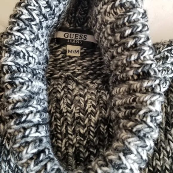Guess sweater sz M - Picture 5 of 5